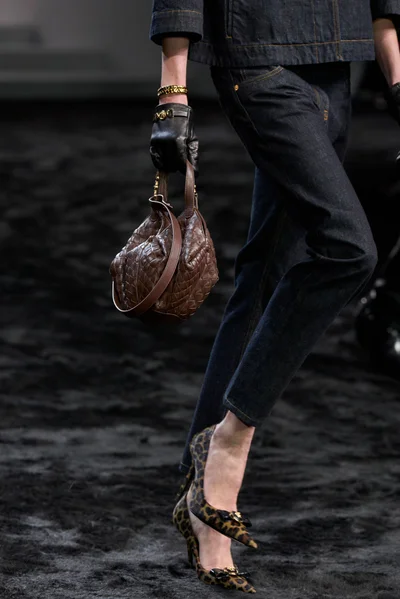 Look 28